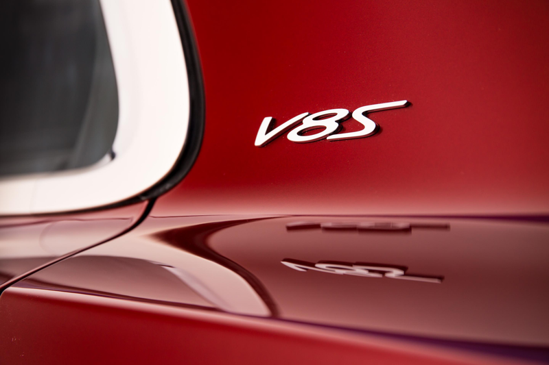 Illustration for article titled Bentley Gives The V8 Flying Spur A Black Radiator Grill So It Becomes A V8 S